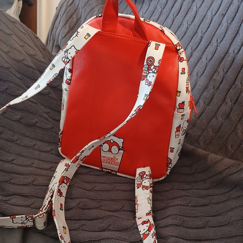 Hello Kitty Backpack (small) - Picture 5 of 6